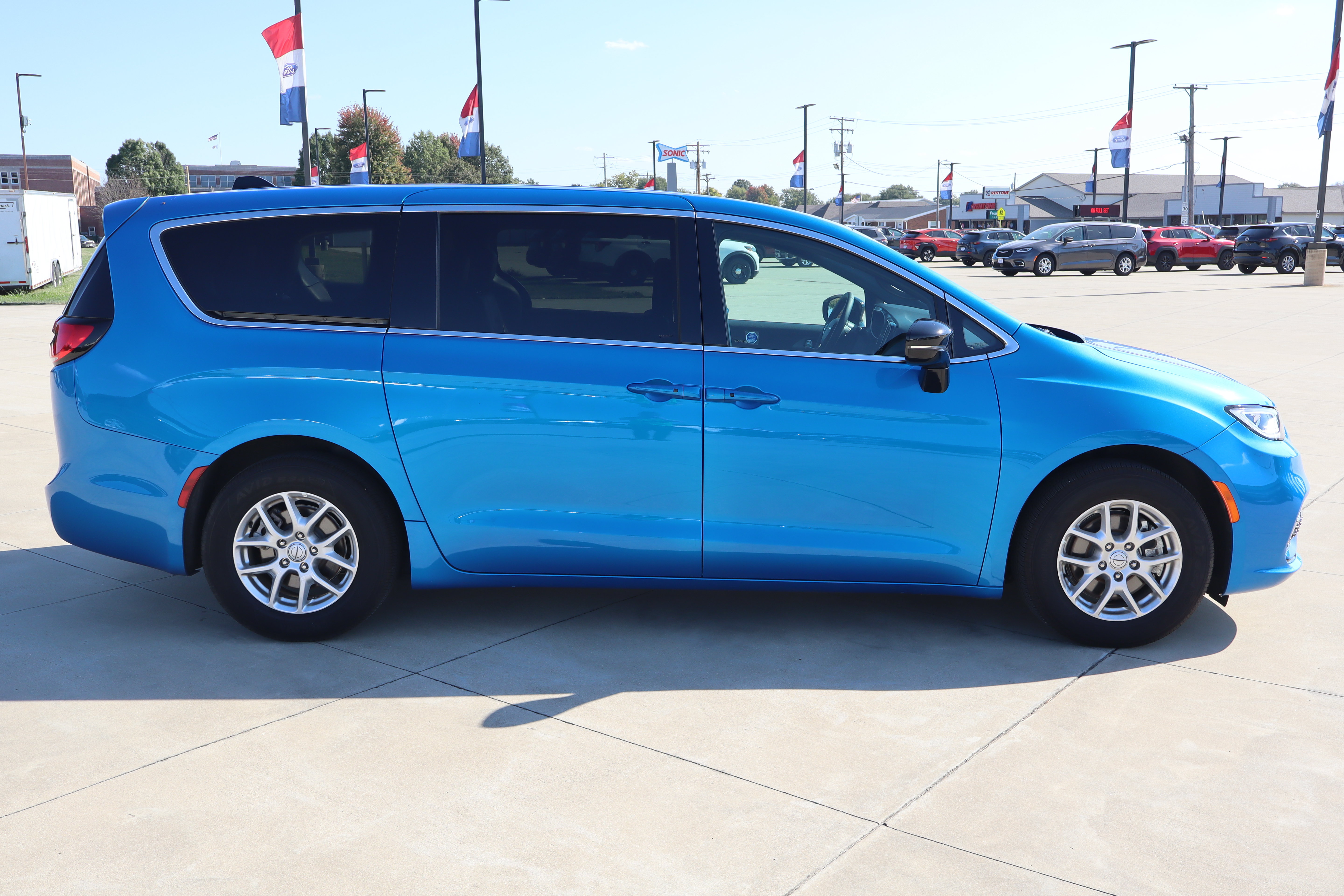 Used 2026 Chrysler Pacifica Select Van Passenger Van