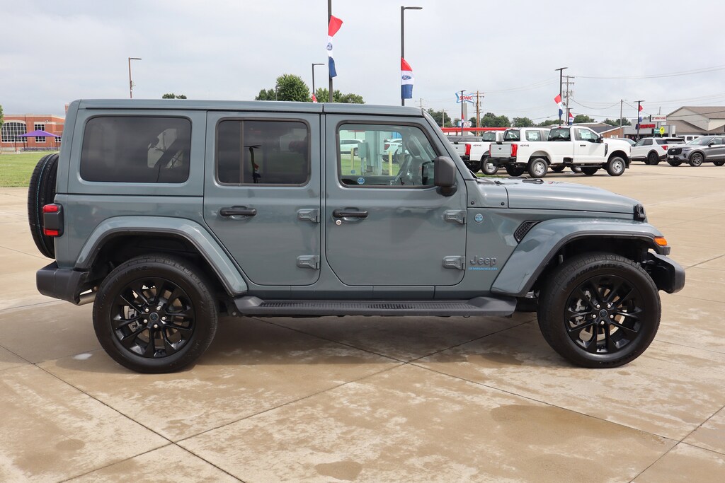 Used 2025 Jeep Wrangler 4xe Sahara SUV