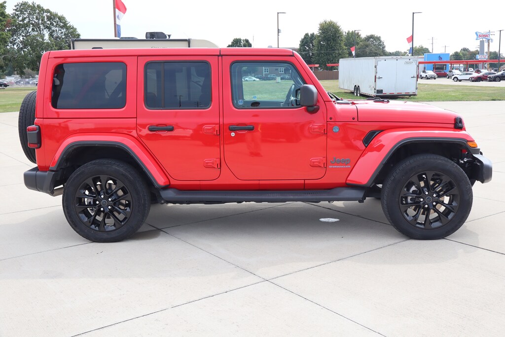 Used 2025 Jeep Wrangler 4xe Sahara SUV