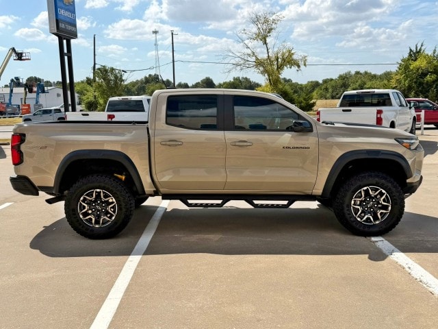 2024 Chevrolet Colorado ZR2 - Photo 6