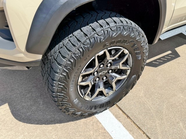 2024 Chevrolet Colorado ZR2 - Photo 10