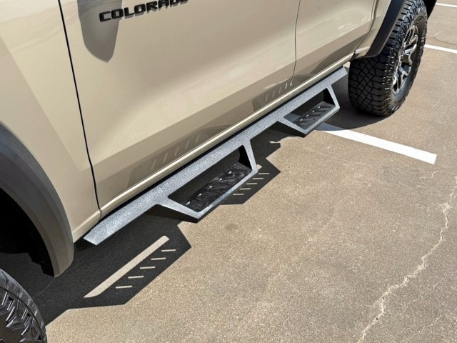 2024 Chevrolet Colorado ZR2 - Photo 11