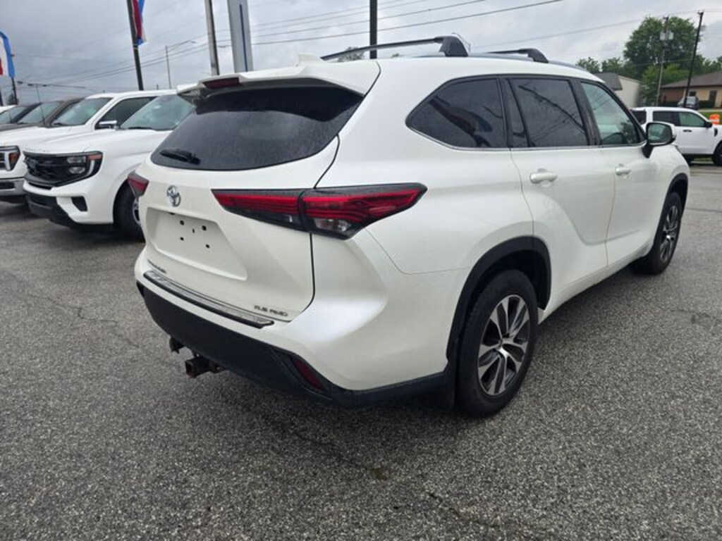 Used 2021 Toyota Highlander XLE SUV