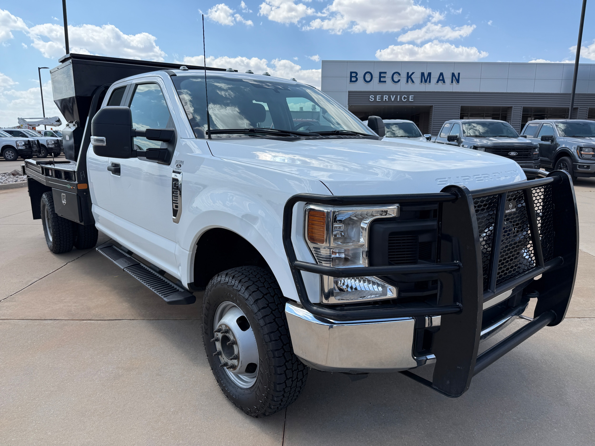 2022 Ford F-350 Super Duty Chassis Cab XL