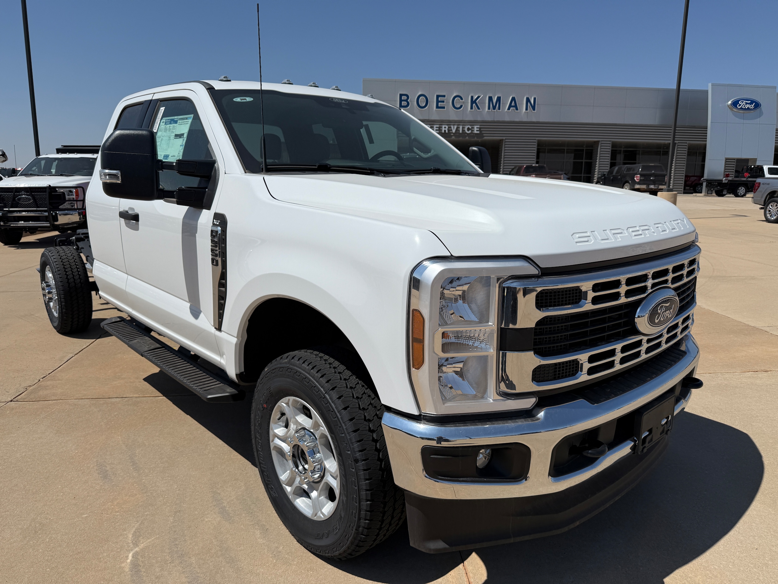 2026 Ford F-350 Super Duty Chassis Cab XLT