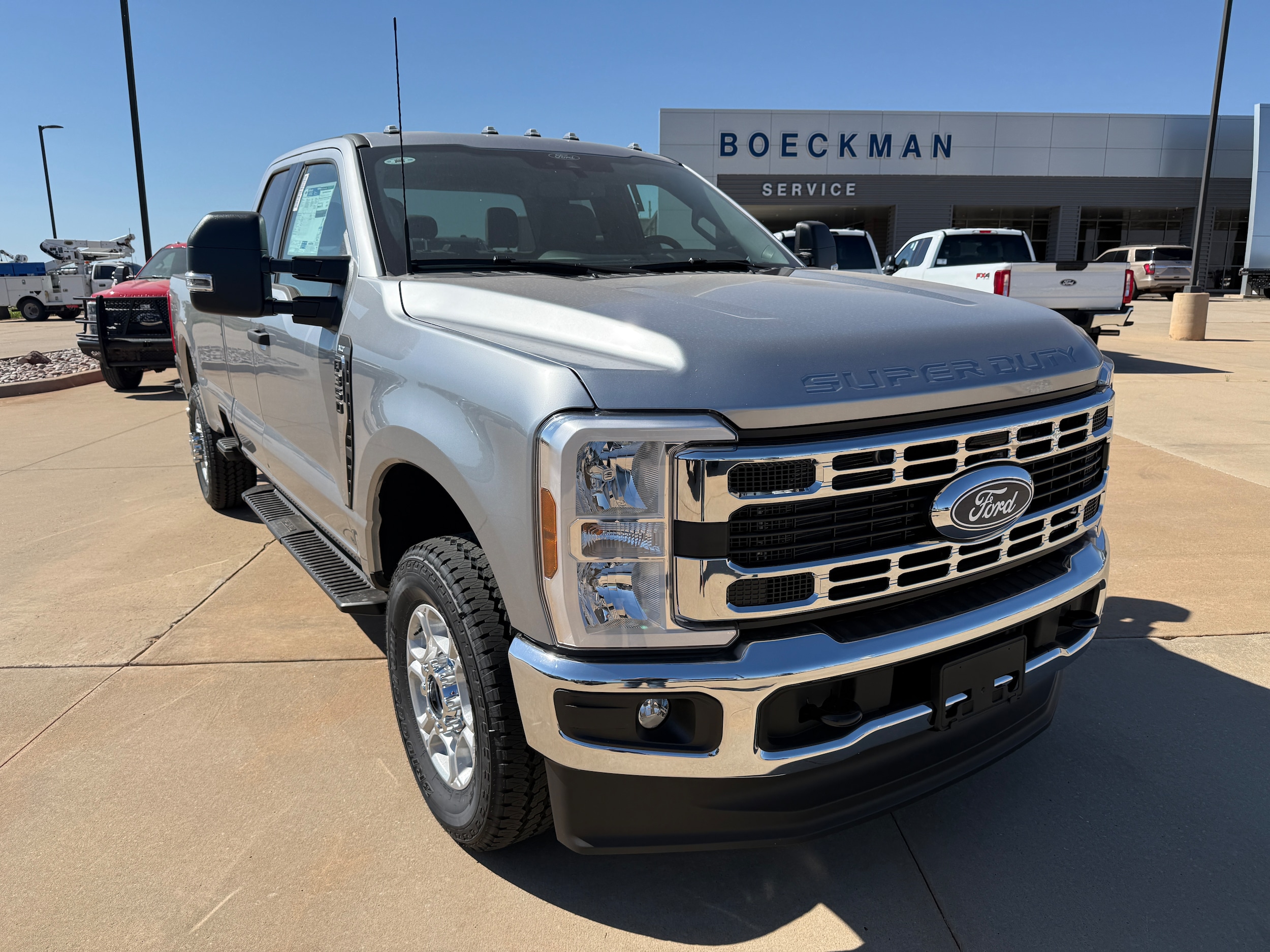 2027 Ford F-350 Super Duty XLT
