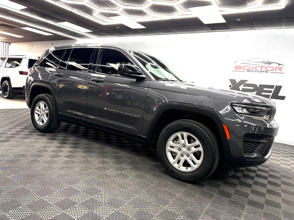 Used 2022 Jeep Grand Cherokee Laredo SUV