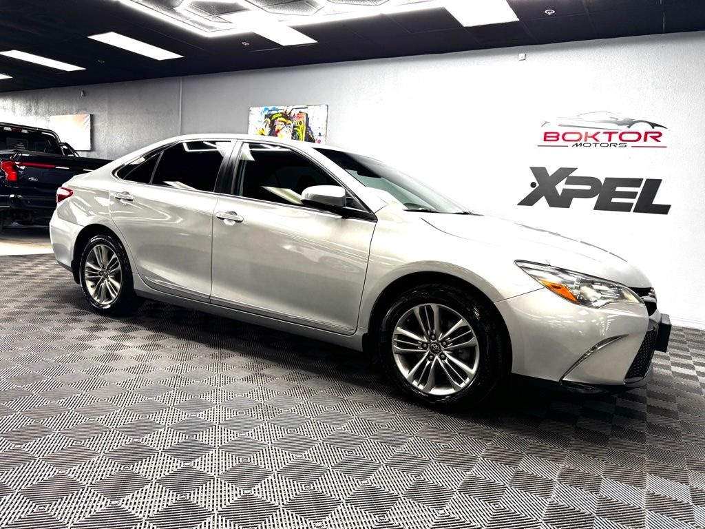 Used 2017 Toyota Camry SE Sedan