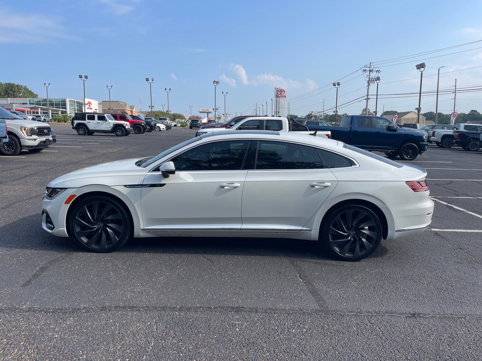 2023 Volkswagen Arteon SEL R-Line - Photo 13