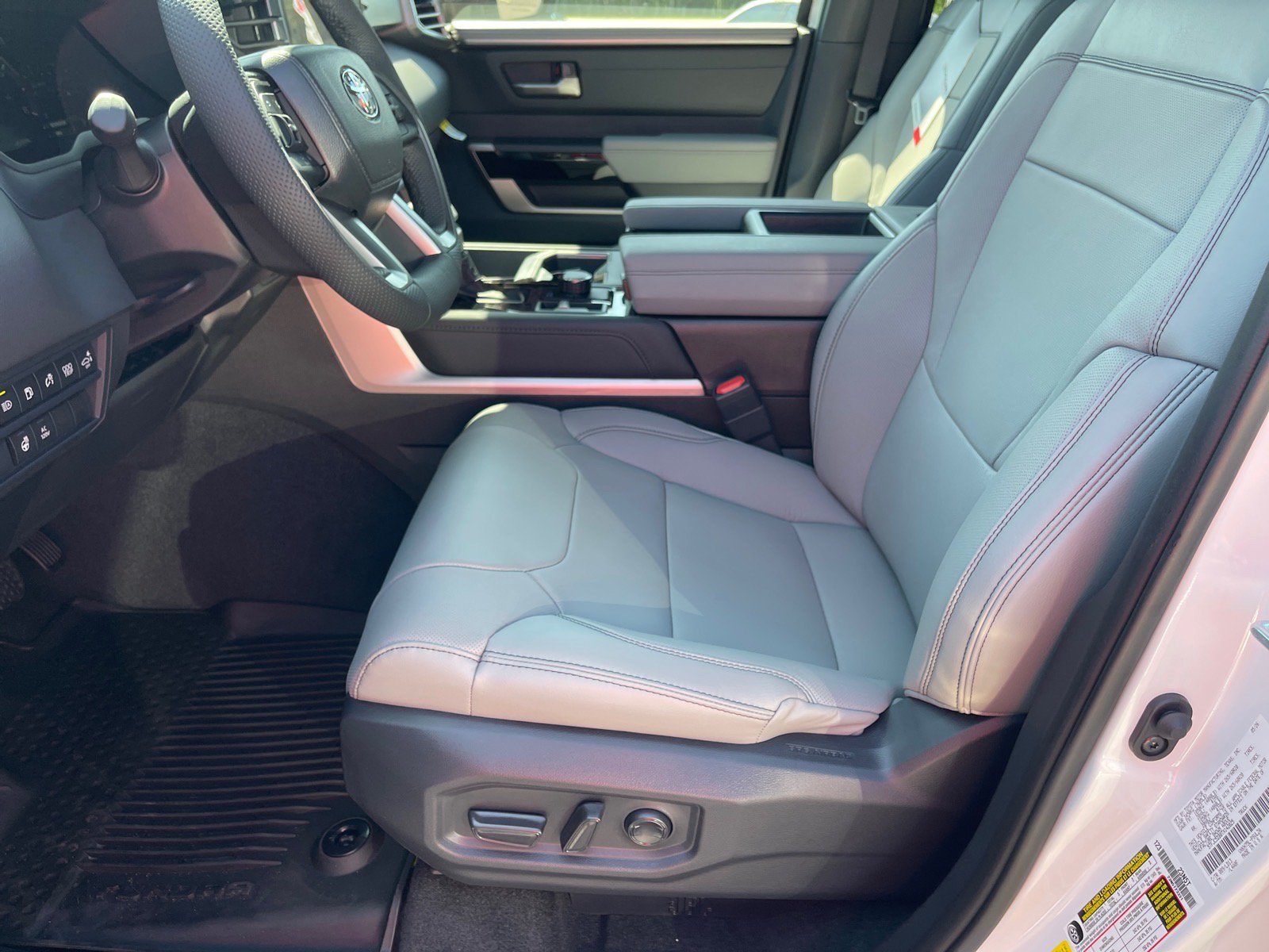 2026 Toyota Tundra Limited - Photo 9