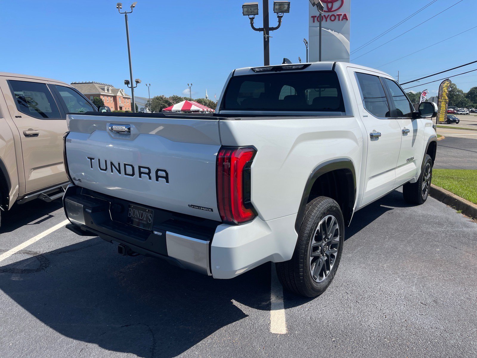 2026 Toyota Tundra Limited - Photo 15