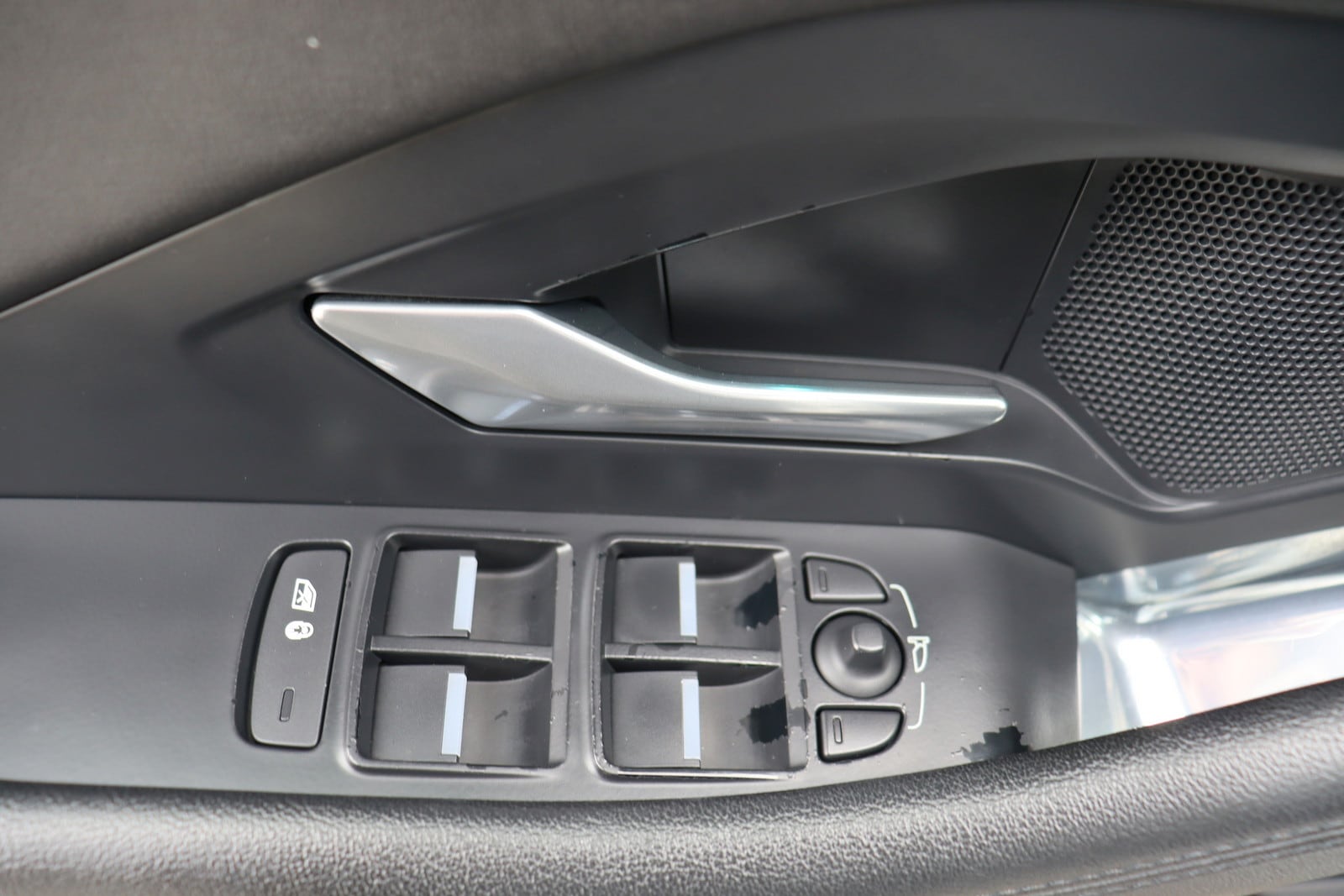 2019 Jaguar E-PACE S - Photo 25