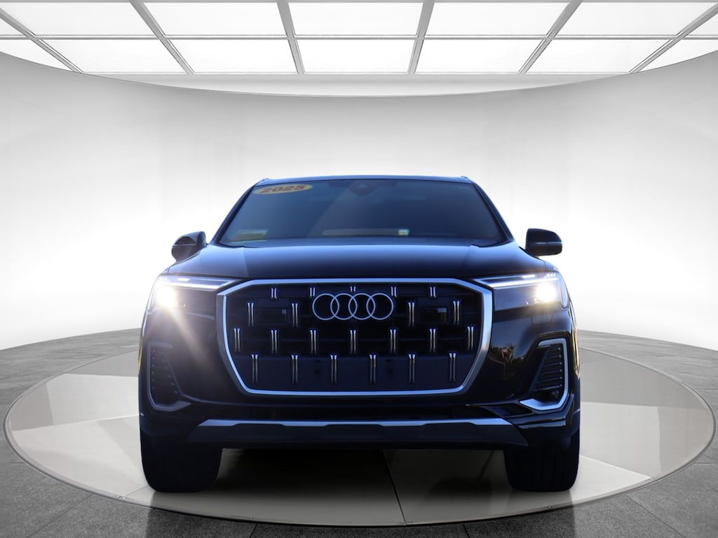 Used 2025 Audi Q7 45 Premium SUV