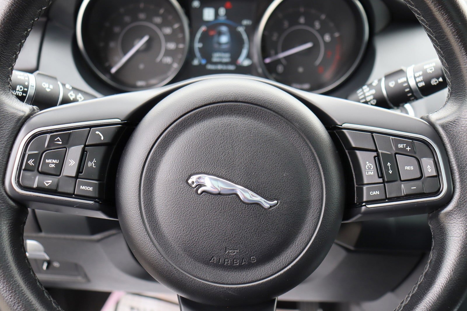 2019 Jaguar E-PACE S - Photo 29