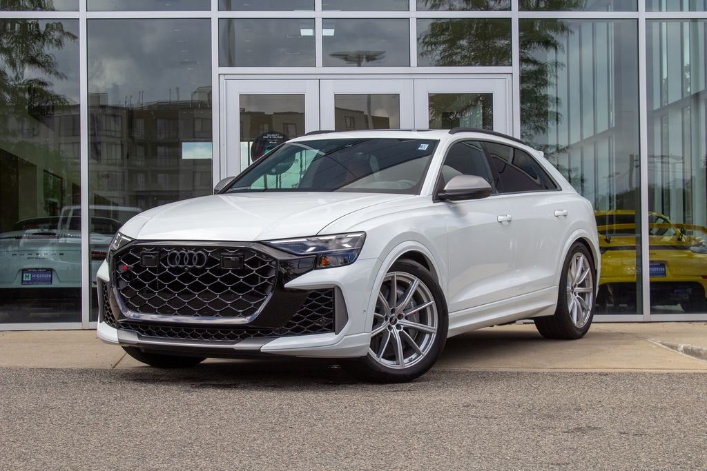  Audi RS Q8