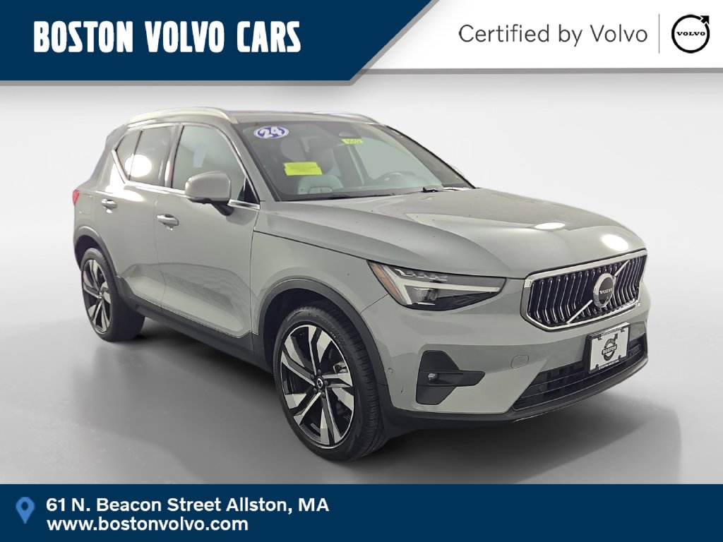 2024 Volvo XC40 B5 Plus Bright Theme SUV