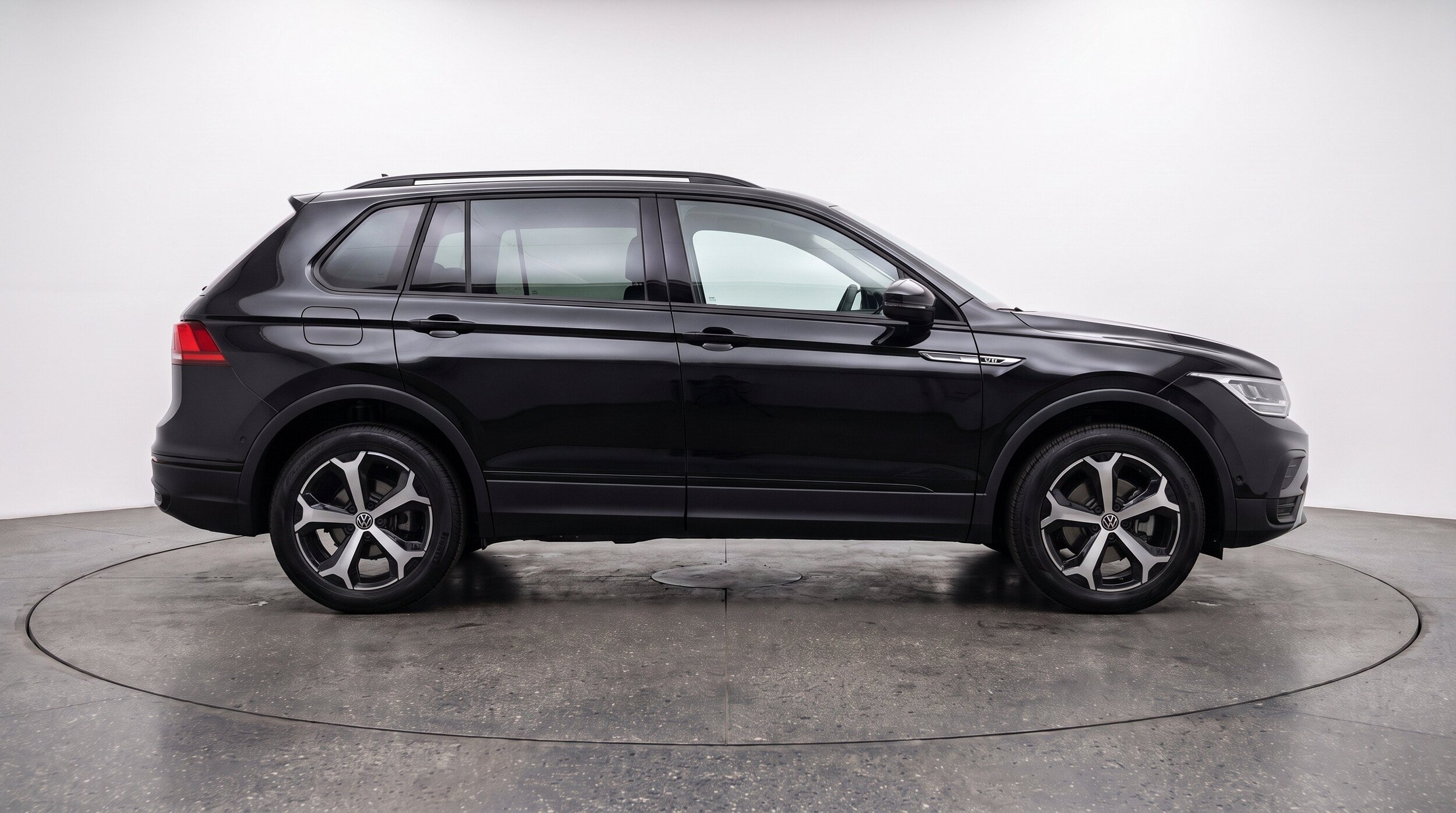 Thumbnail: 2026 Volkswagen Tiguan - 10