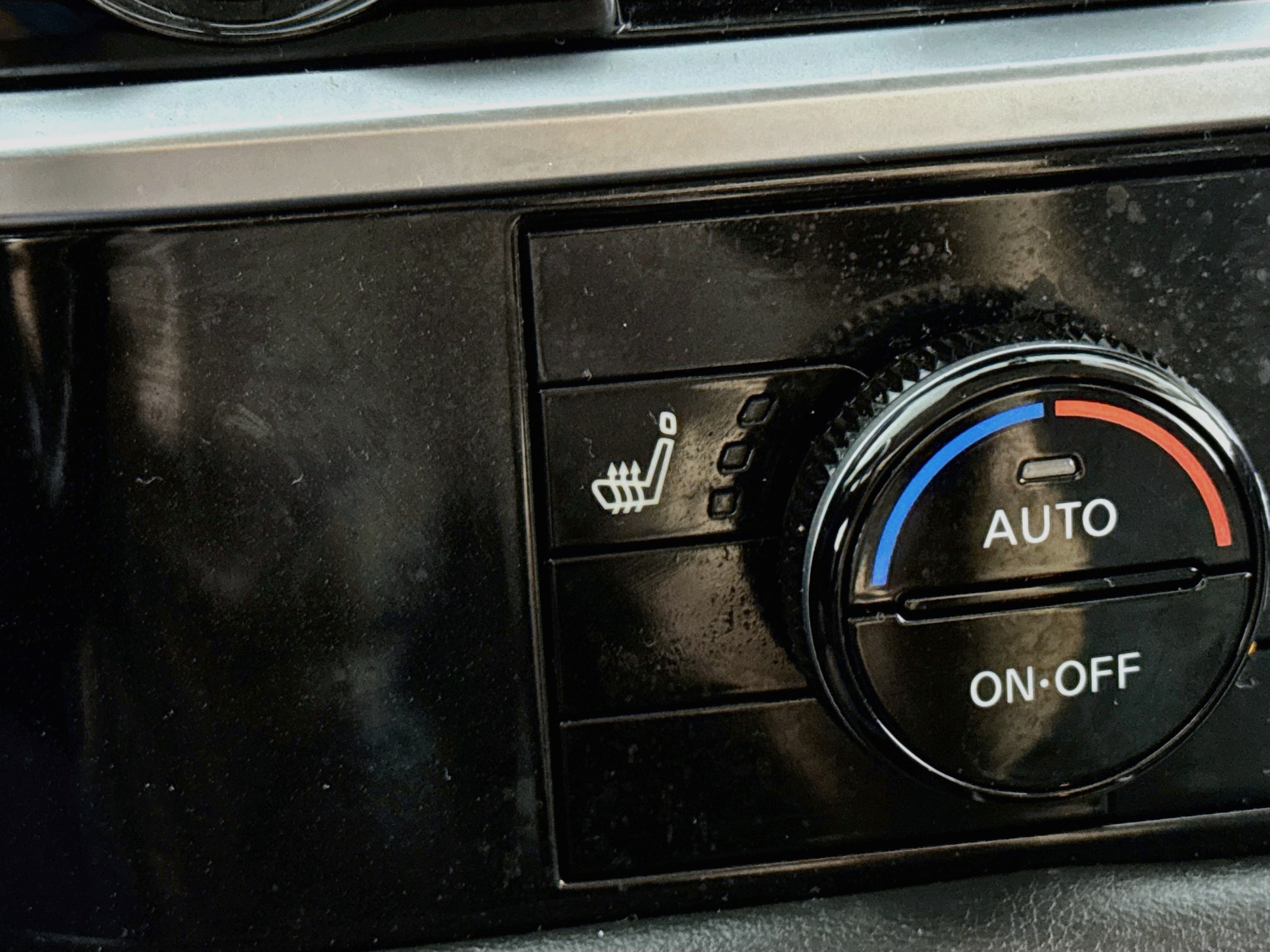 Used 2024 Nissan Pathfinder SV 4WD w/Heated Seats,Android & Apple Carplay SUV