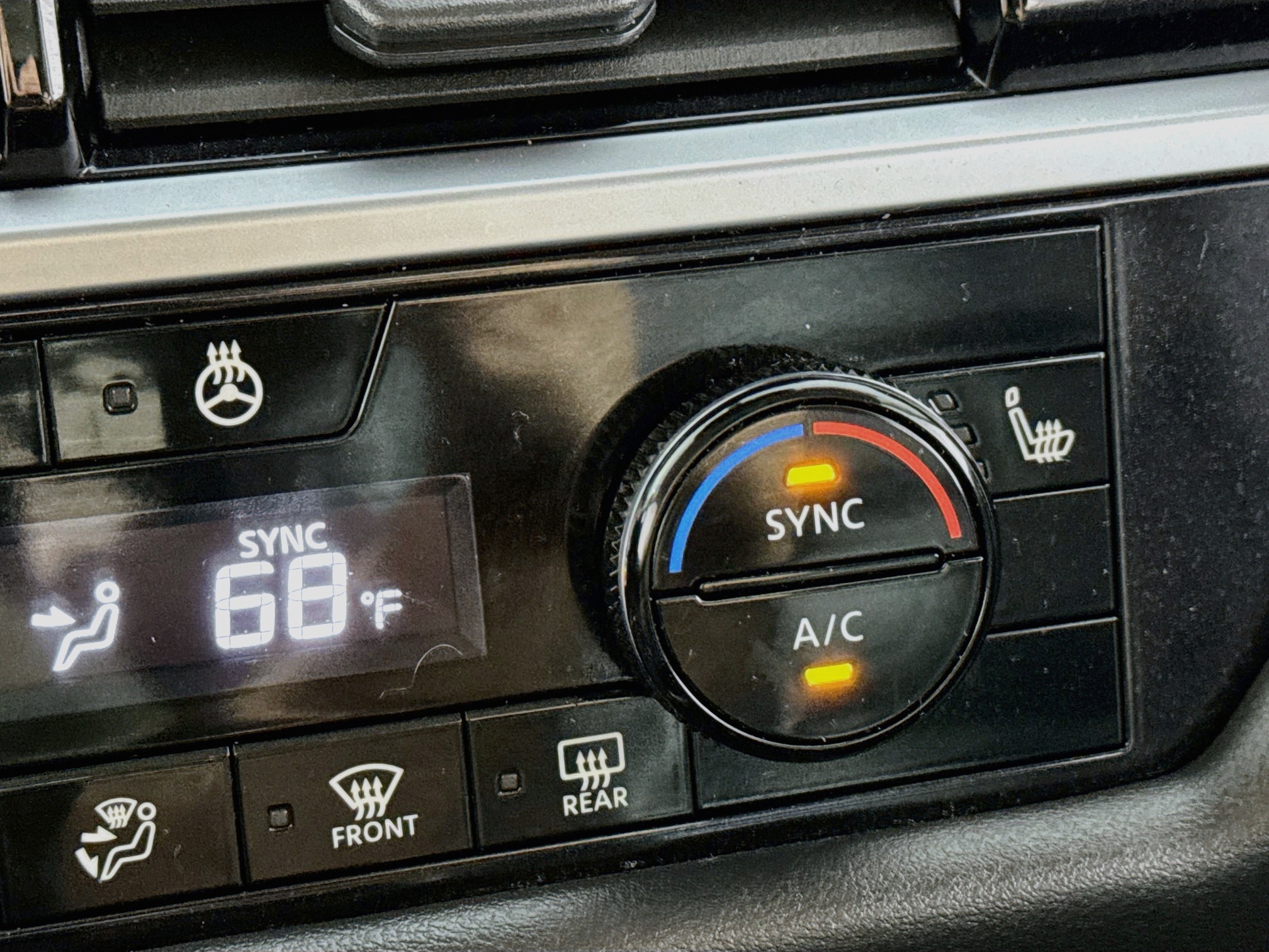 Used 2024 Nissan Pathfinder SL 4WD w/Navigation,Heated Leather,Pano Sunroof SUV