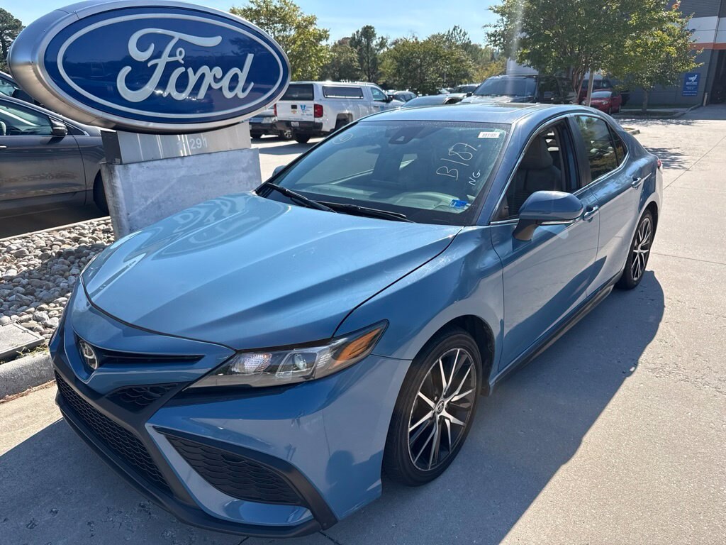 Used 2023 Toyota Camry SE Sedan