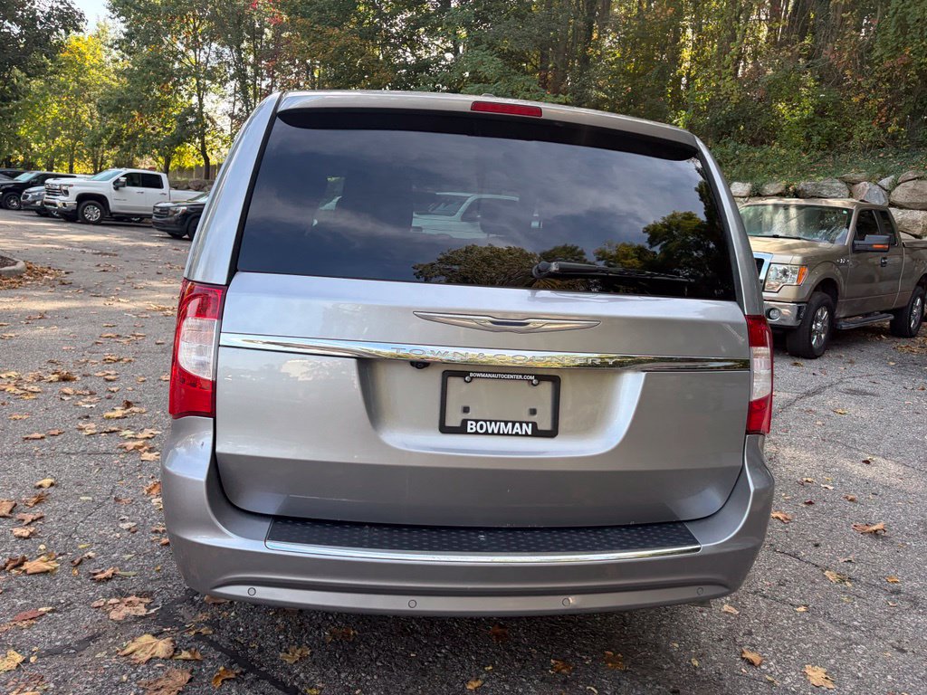 Used 2016 Chrysler Town & Country Touring-L Van LWB Passenger Van