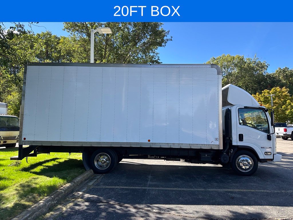 Used 2022 Isuzu NPR 20 ft box