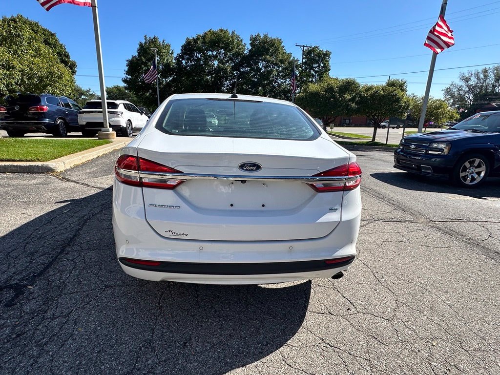 Used 2017 Ford Fusion SE Sedan