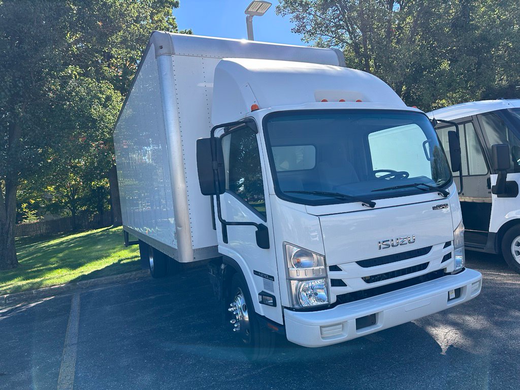 Used 2022 Isuzu NPR 20 ft box