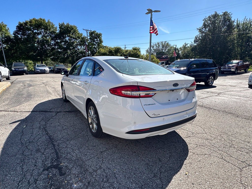 Used 2017 Ford Fusion SE Sedan