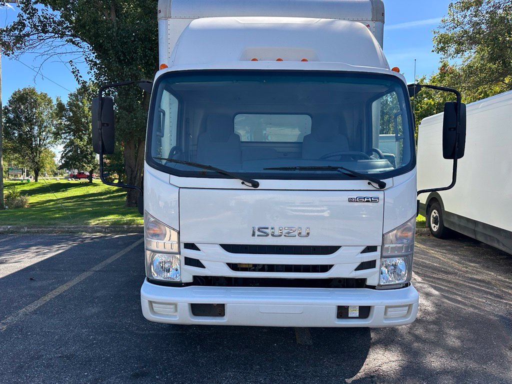 Used 2022 Isuzu NPR 20 ft box