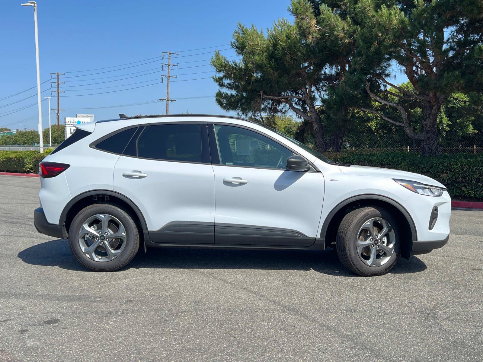 Used 2025 Ford Escape Hybrid ST-Line SUV