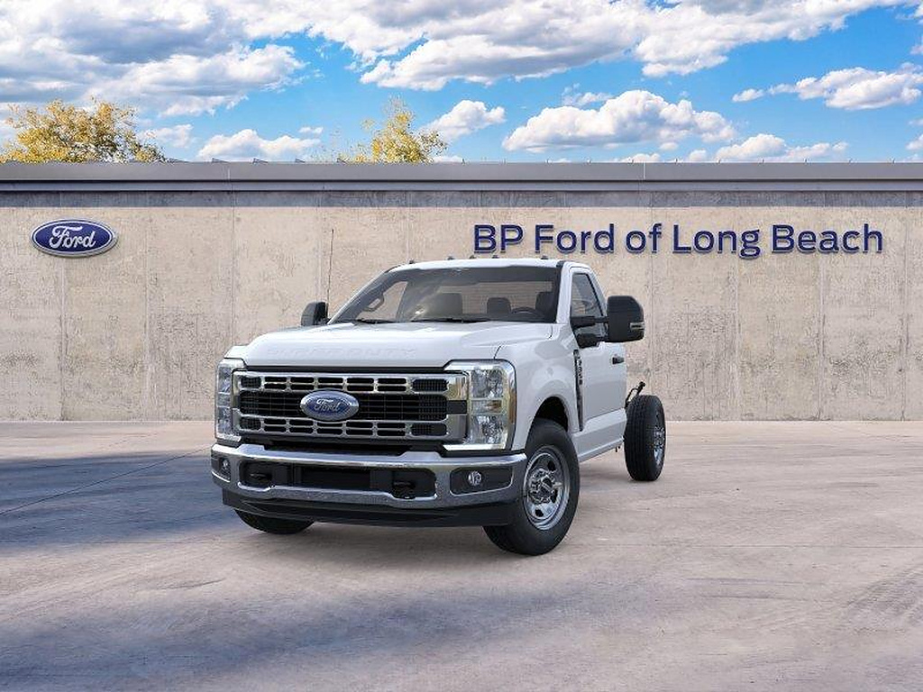 2026 Ford F-350 Super Duty Chassis Cab XL - Photo 2