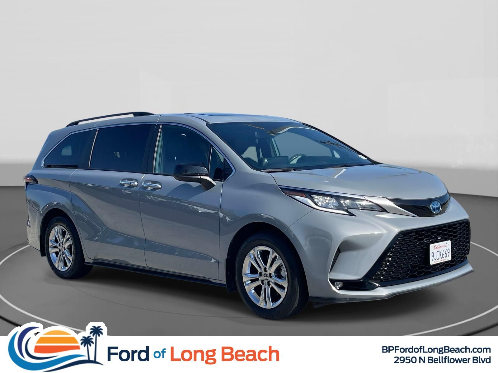 2023 Toyota Sienna XSE Minivan/Van