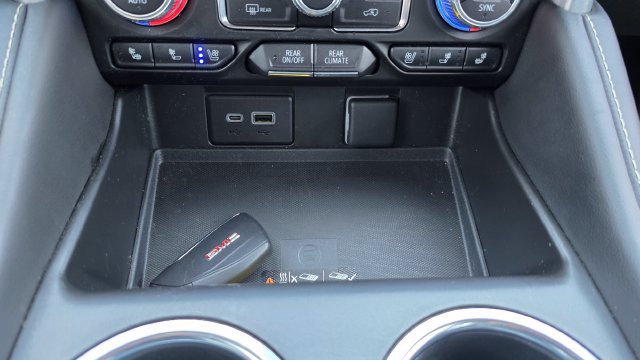 2023 GMC Yukon SLT - Photo 24