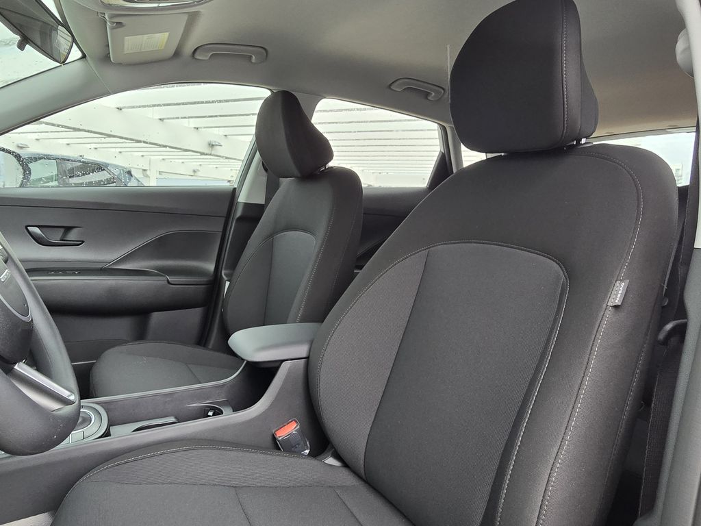 2025 Hyundai Kona SE - Photo 14