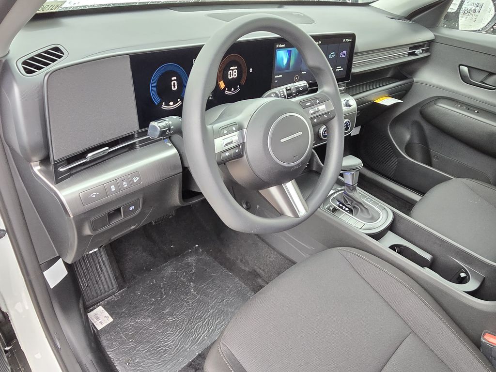 2025 Hyundai Kona SE - Photo 13