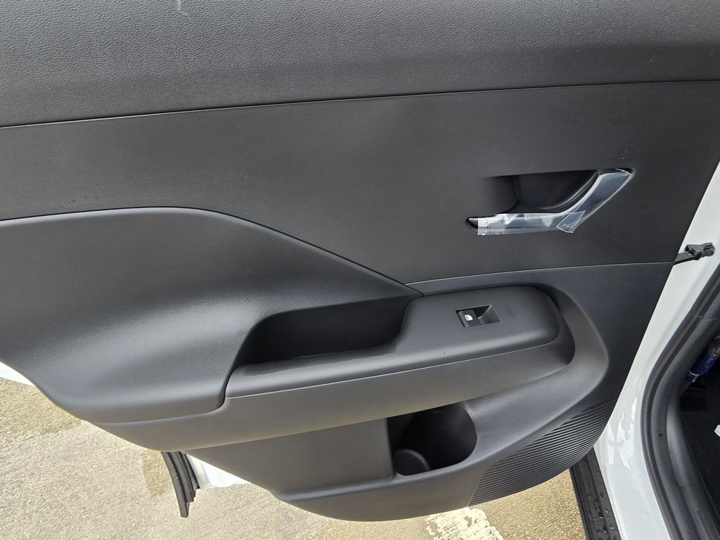 2025 Hyundai Kona SE - Photo 12