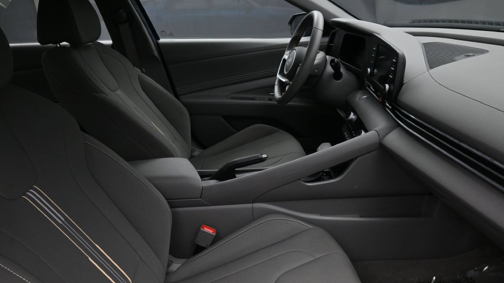 Used 2025 Hyundai Elantra SEL Sport Sedan