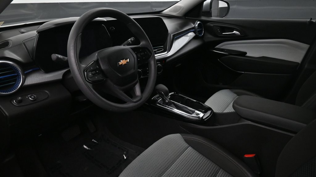 2025 Chevrolet Trax LT - Photo 7