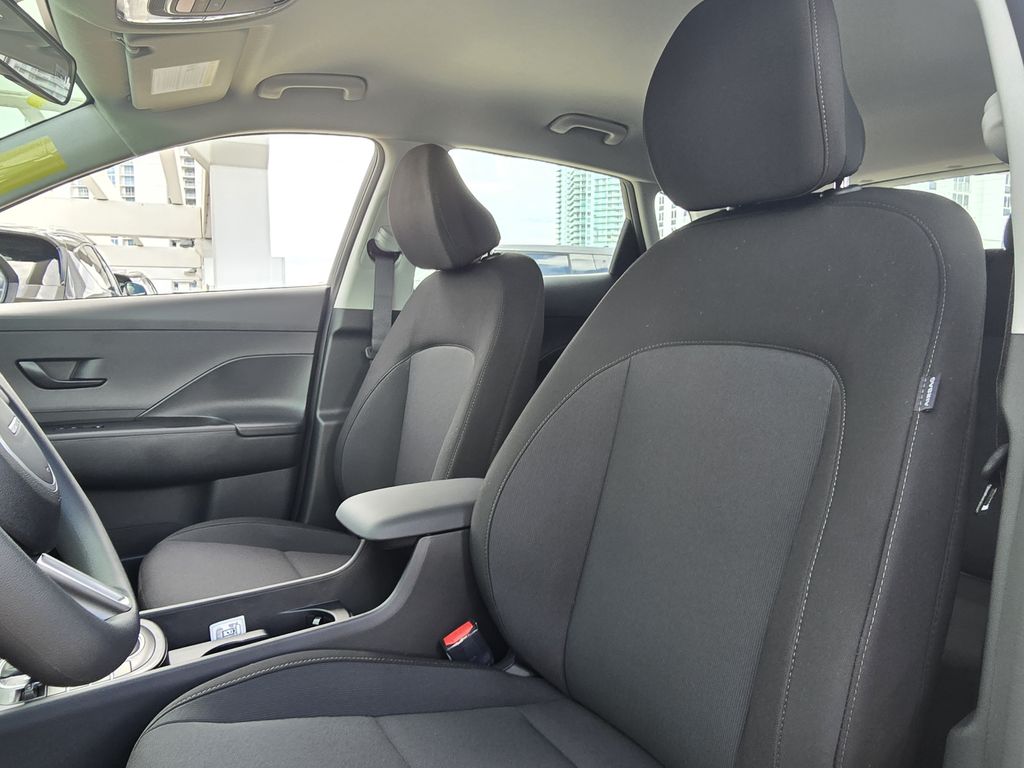 2025 Hyundai Kona SE - Photo 22