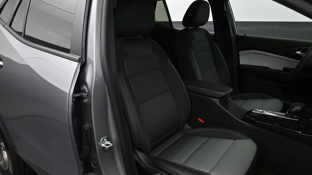 2025 Chevrolet Trax LT - Photo 17