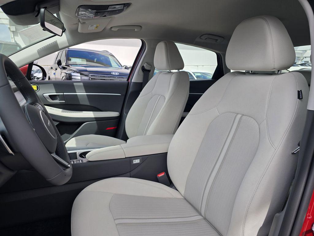 2026 Hyundai Sonata SEL - Photo 13