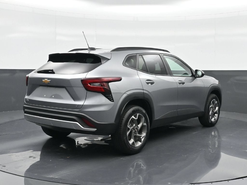 2025 Chevrolet Trax LT - Photo 14