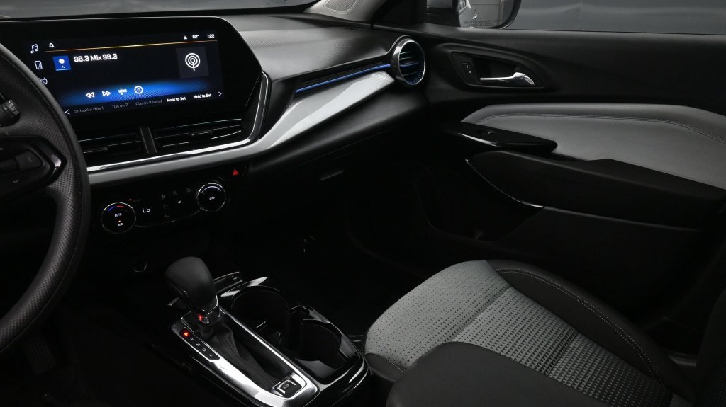 2025 Chevrolet Trax LT - Photo 8