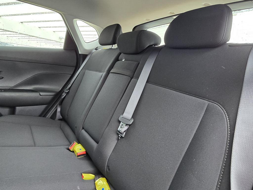 2025 Hyundai Kona SE - Photo 11