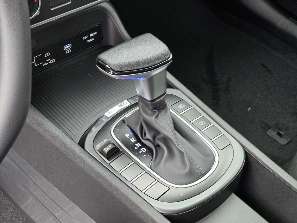 2025 Hyundai Kona SE - Photo 16