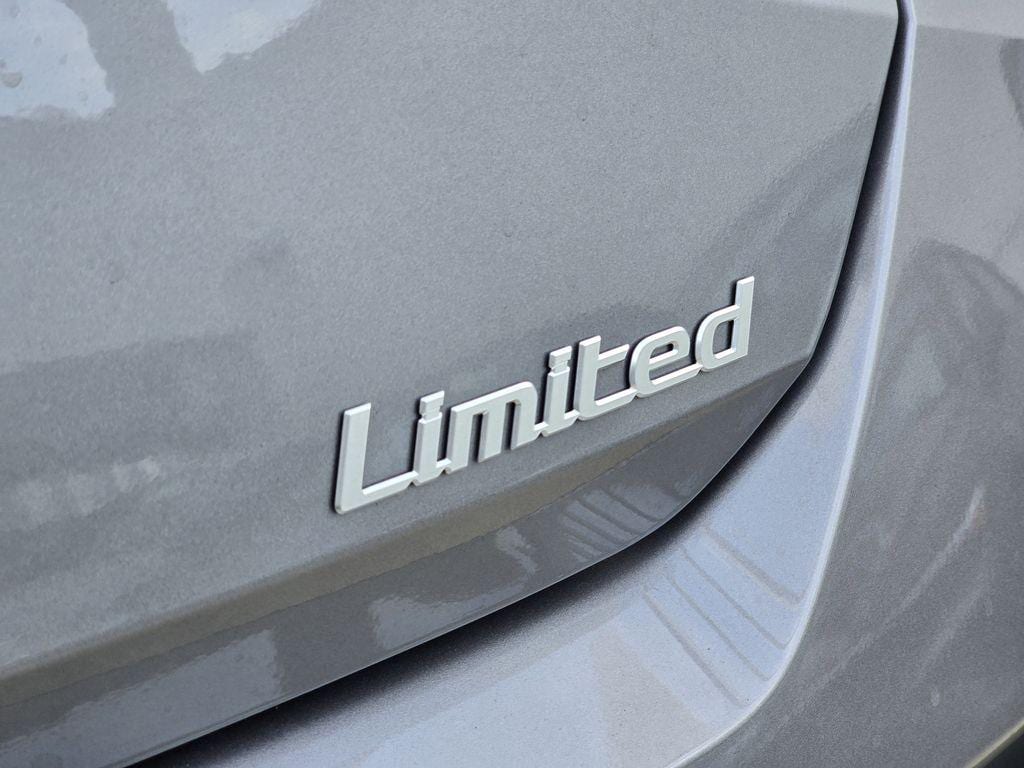 2026 Hyundai Elantra Limited - Photo 7