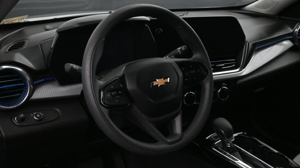 2025 Chevrolet Trax LT - Photo 9