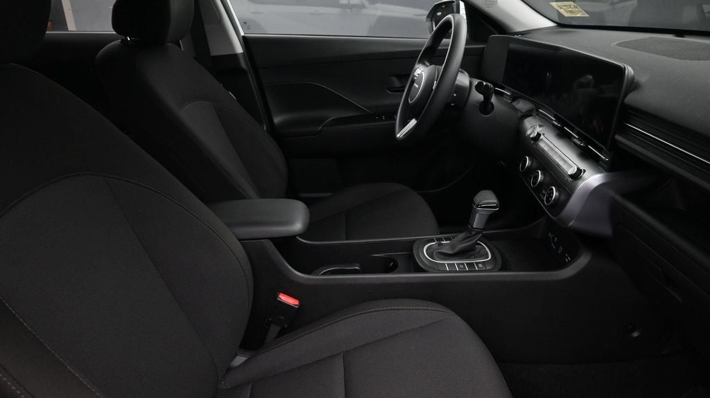 2025 Hyundai Kona SE - Photo 2