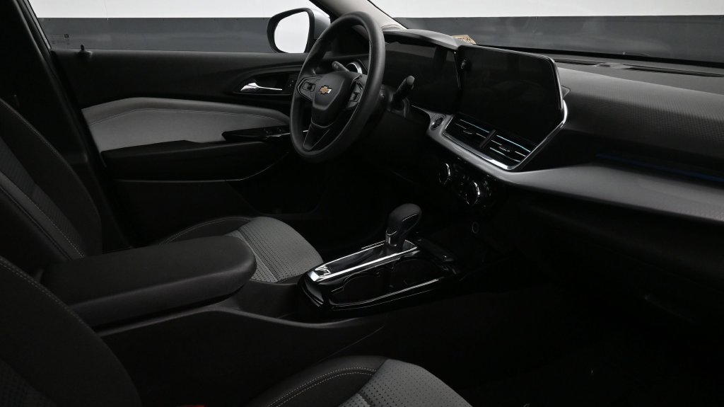 2025 Chevrolet Trax LT - Photo 11